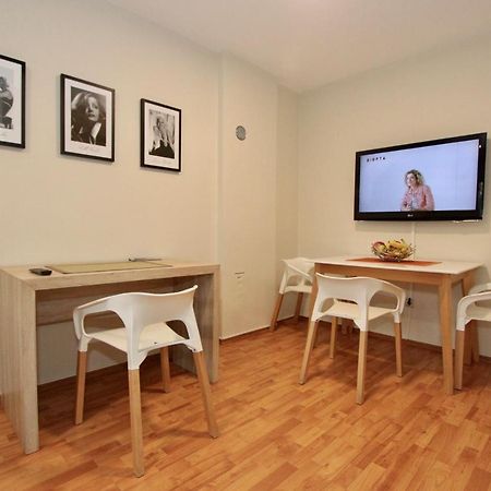 Cozy Apartments In Belgrade, Cukarica, Zeleznik, Free Parking And Wifi Exterior foto