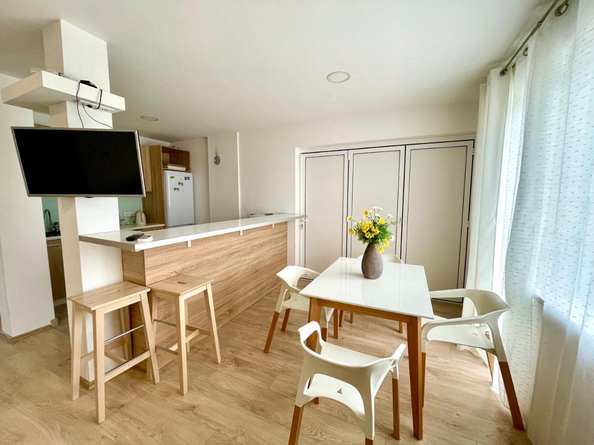 Cozy Apartments In Belgrade, Cukarica, Zeleznik, Free Parking And Wifi Exterior foto