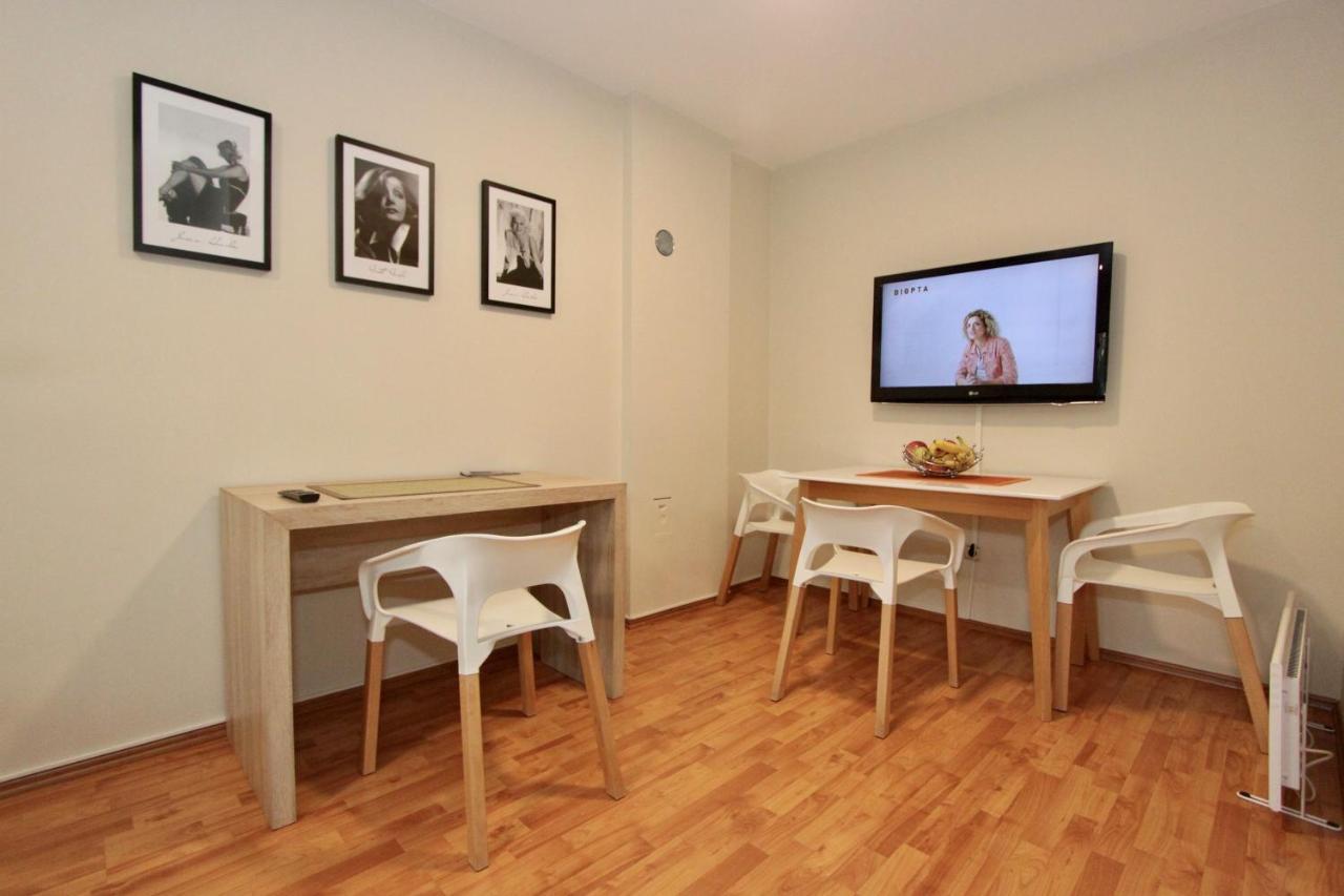 Cozy Apartments In Belgrade, Cukarica, Zeleznik, Free Parking And Wifi Exterior foto