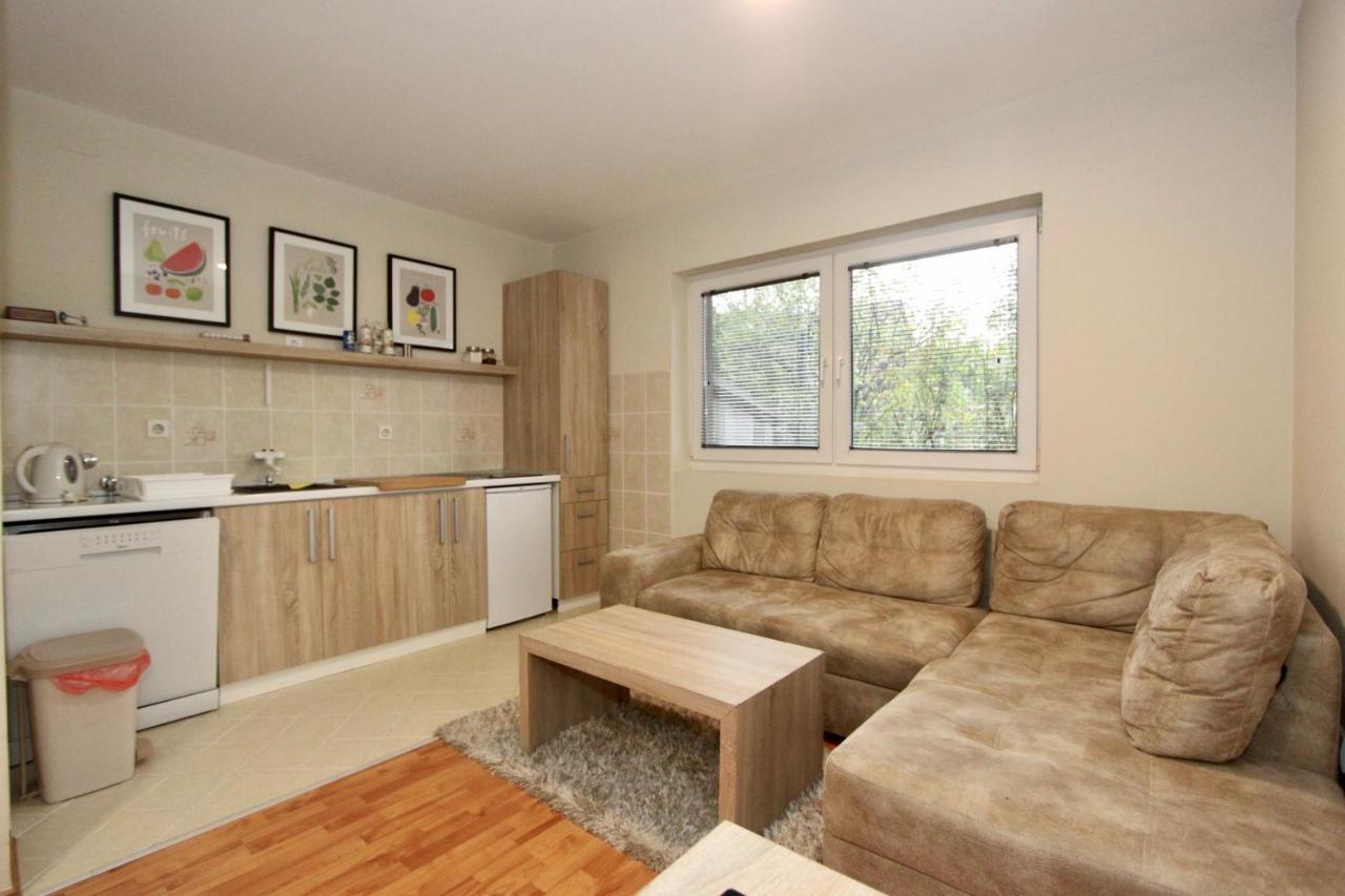 Cozy Apartments In Belgrade, Cukarica, Zeleznik, Free Parking And Wifi Exterior foto