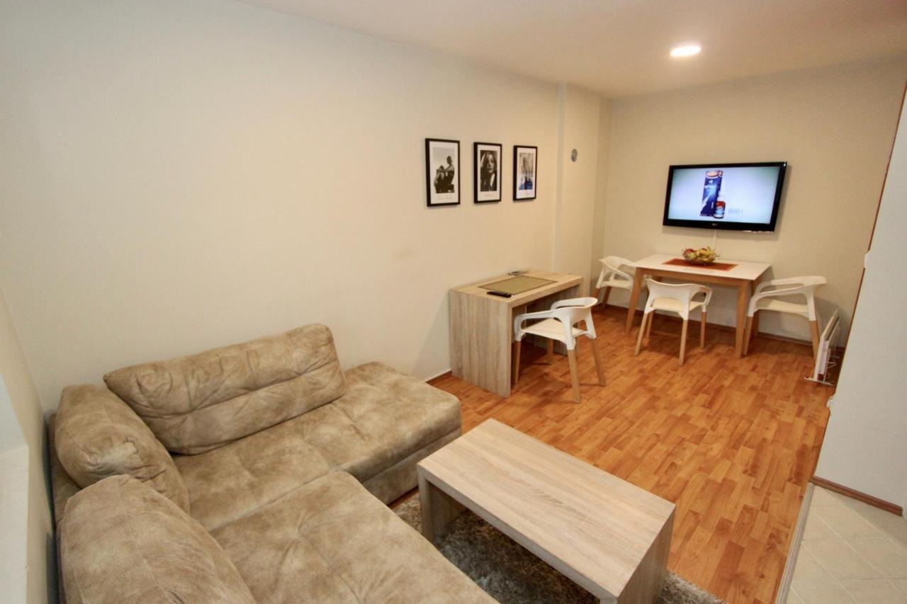 Cozy Apartments In Belgrade, Cukarica, Zeleznik, Free Parking And Wifi Exterior foto